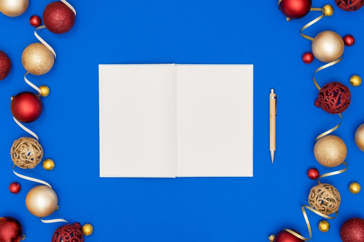 Composition de Noël avec des ornements