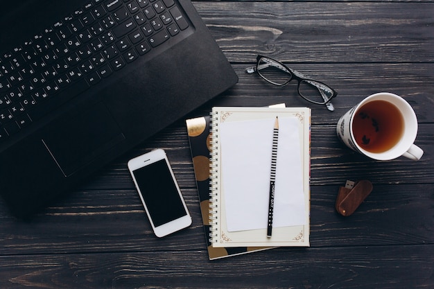 Composition de papeterie sur le bureau