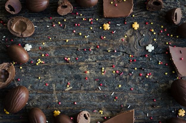 Photo composition de pâques au chocolat