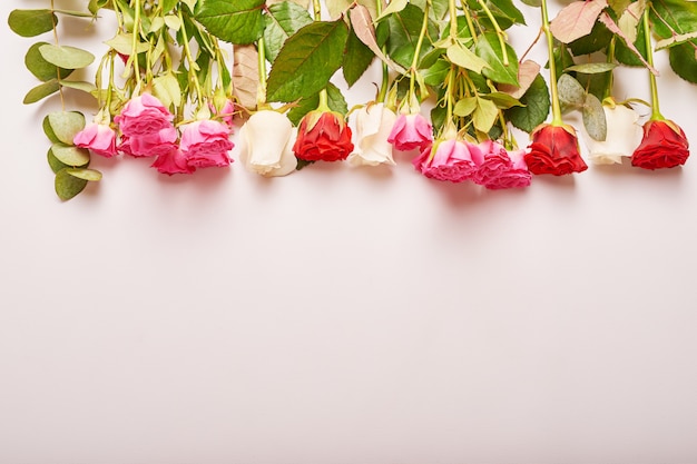 Composition de la Saint-Valentin avec des fleurs.