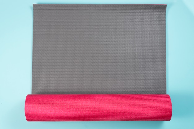 Photo composition de sport moderne avec tapis de gymnastique