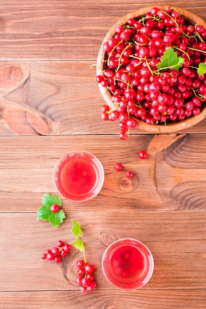 Compote froide à base de baies de cassis fraîches.