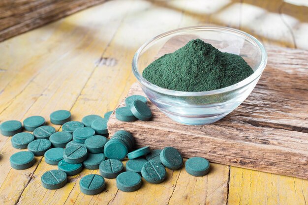 Comprimés en poudre et infusion de spiruline