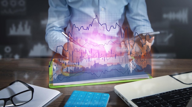 Le comptable analyse les graphiques des rapports d'activité et les graphiques financiers Finance Économie Banque Marché boursier