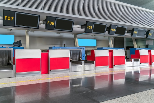 Compteur d'avion vide à l'aéroport