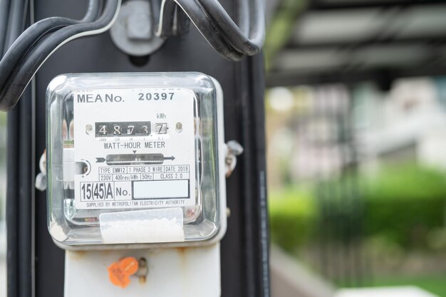 Photo compteur de puissance électrique pour le coût de l'énergie à la maison et au bureau