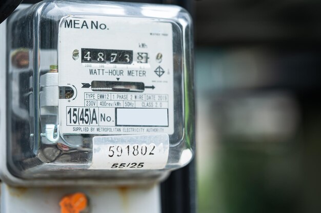 Photo compteur de puissance électrique pour le coût de l'énergie à la maison et au bureau