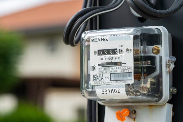 Photo compteur de puissance électrique pour le coût de l'énergie à la maison et au bureau