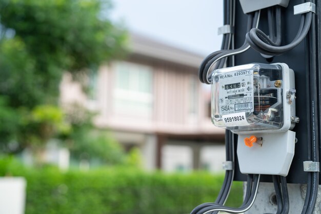 Photo compteur de puissance électrique pour le coût de l'énergie à la maison et au bureau