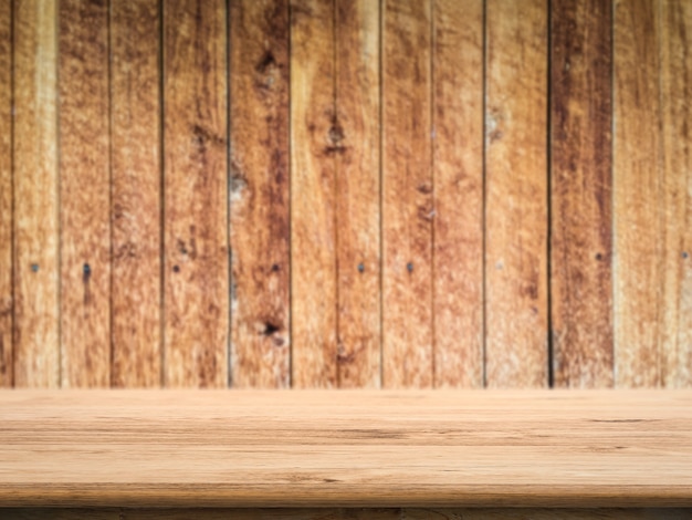 Comptoir en bois vide avec fond de bois grunge