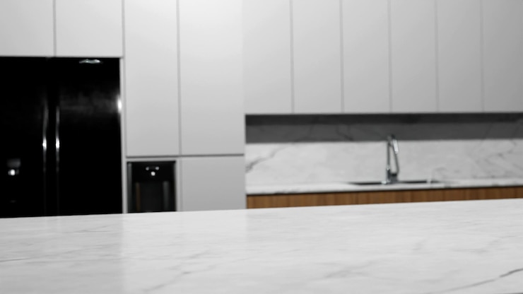 Photo comptoir de cuisine en pierre vide dans une cuisine moderne