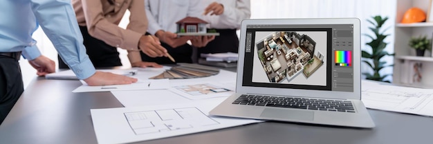 Concentrez-vous sur l'écran de l'ordinateur portable logiciel d'architecture d'affichage d'écran portable pour la conception de plans de bâtiment avec un fond flou de l'intérieur et l'architecte discutant dans le bureau Insight