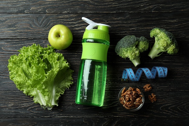 Photo concept d'une alimentation saine sur table en bois