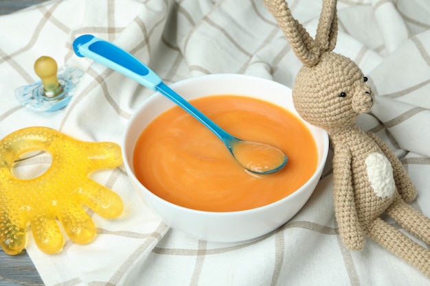 Concept d'aliments pour bébés savoureux ou de nutrition