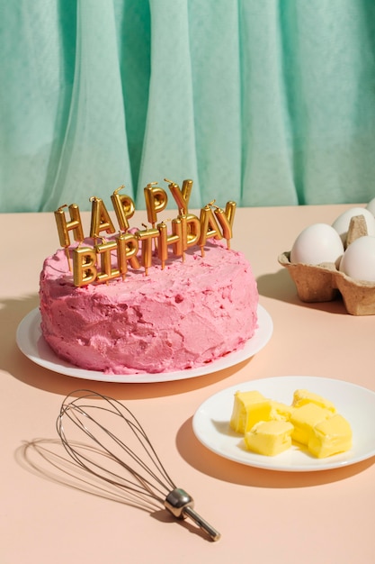 Photo concept d'anniversaire avec gâteau et beurre