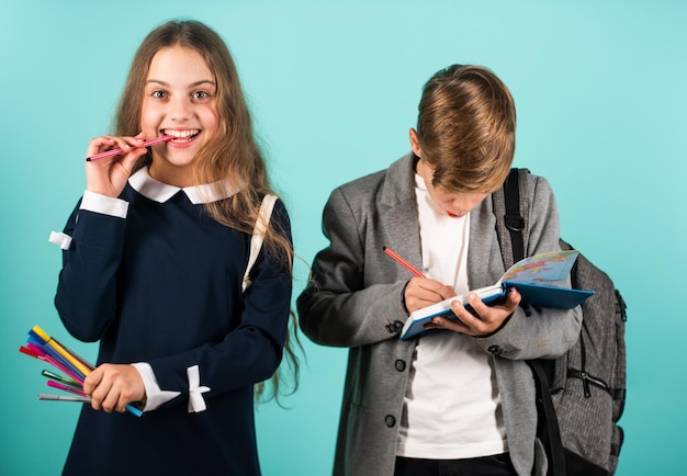 Concept D'apprentissage Facile échange D'étudiants Internationaux Connaissances Scolaires Développement Des Talents étudier Ensemble étudiant Prêt Pour Les Cours Programme Scolaire Régulier éducation Scolaire Pour Niveau Avancé