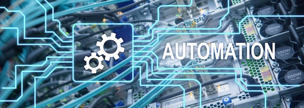 Concept d'augmentation de la productivité de l'automatisation Processus technologique sur fond de salle des serveurs