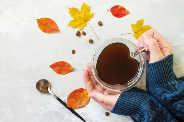 Concept automnal avec mup de tasse de café chaud