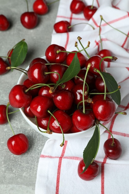 Concept de baies sucrées avec cerise rouge