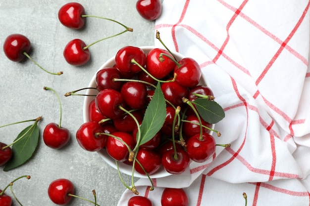 Concept de baies sucrées avec cerise rouge