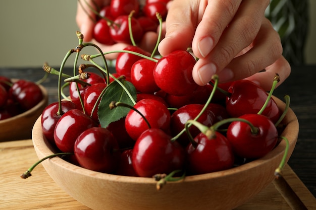 Concept de baies sucrées avec cerise rouge