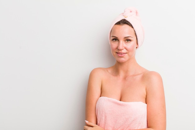 Concept de beauté et douche blonde jolie femme