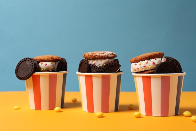 Concept de biscuits savoureux sucrés avec de la crème glacée