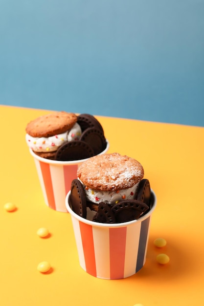 Concept de biscuits sucrés avec crème glacée