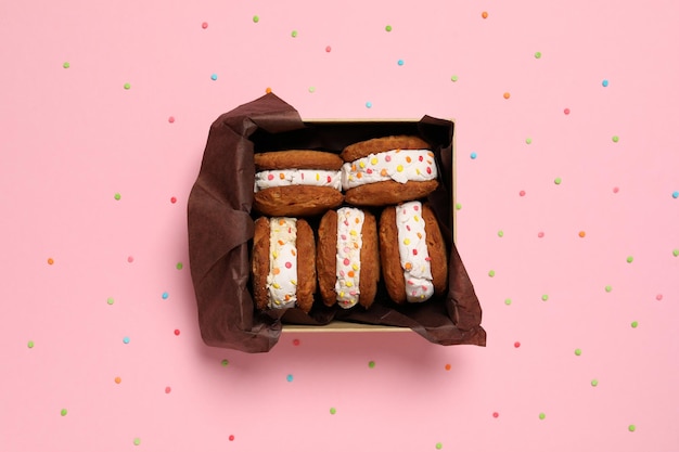 Concept de biscuits sucrés avec vue de dessus de crème glacée