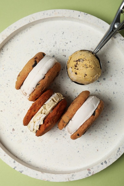 Concept de biscuits sucrés avec vue de dessus de crème glacée