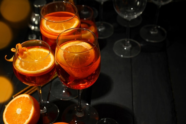 Concept de boisson alcoolisée fraîche Aperol Spritz espace pour le texte