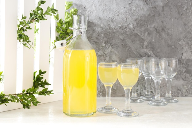 Concept de boisson fraîche d'été cocktail Limoncello