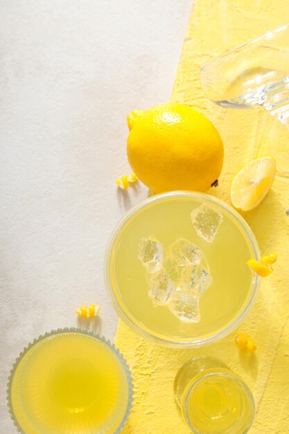 Concept de boisson fraîche d'été cocktail Limoncello