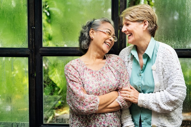 Concept de bonheur féminin brillant souriant sourire dames