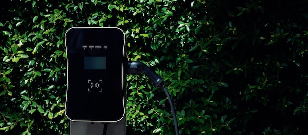 Concept de borne de recharge à énergie verte progressive pour véhicules électriques