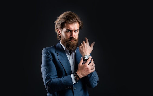 Concept de collection de mode de poignet d'homme d'affaires de montre de luxe accessoire