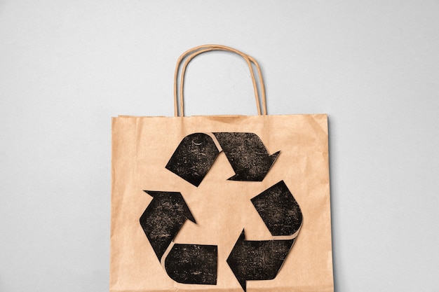 Concept de consommation écologique de recyclage de papier