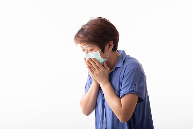 Concept de coronavirus 2019, une femme asiatique a un écoulement nasal, une toux, des éternuements et de la fièvre.