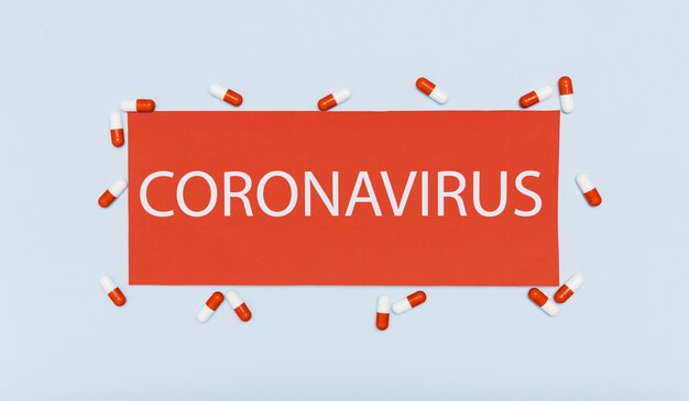 Concept de coronavirus avec capsules