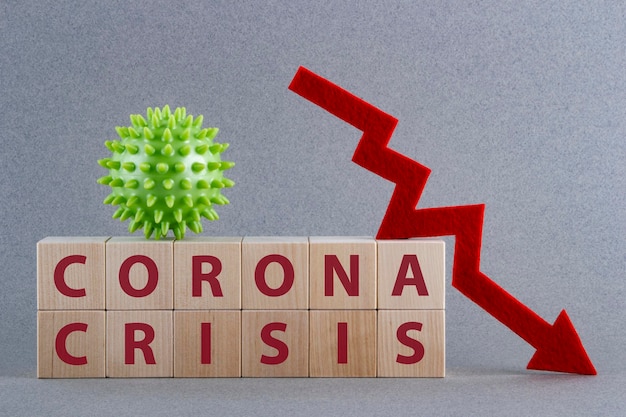 Concept de crise du coronavirus L'inscription sur les blocs de bois de Corona Crisis