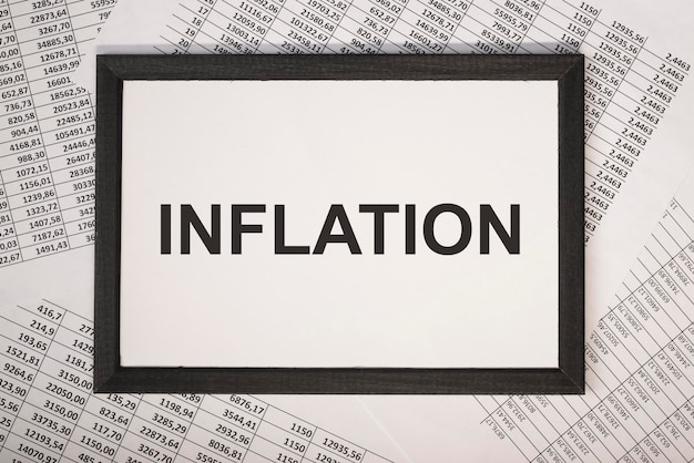 Concept de croissance des prix du mot inflation