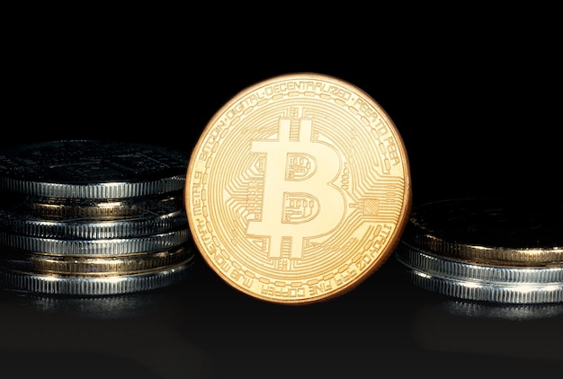 Concept De Crypto-monnaie. Tendances Des Taux De Change Du Bitcoin. Montée Et Chute Du Bitcoin.