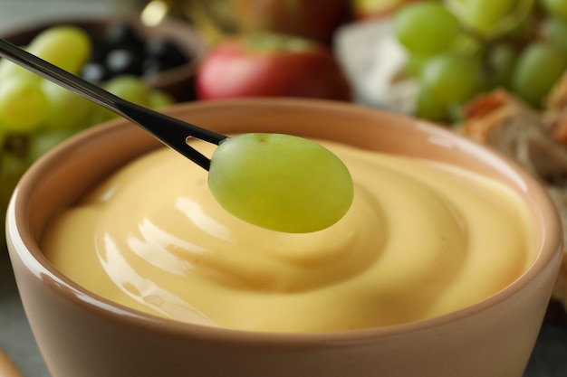 Concept de cuisine délicieuse avec fondue, gros plan