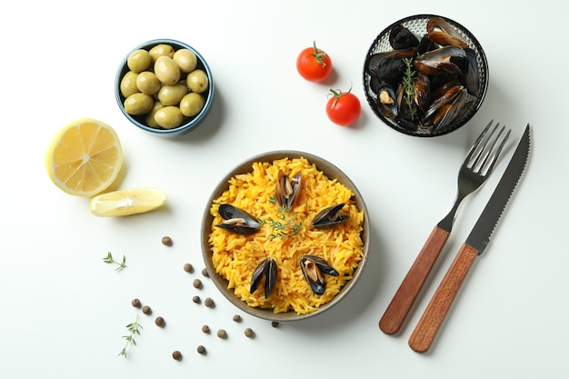 Concept de cuisine délicieuse avec la paella espagnole