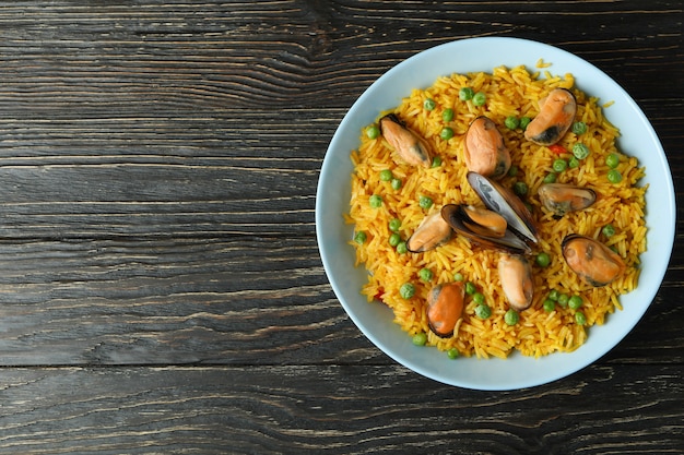 Concept de cuisine délicieuse avec la paella espagnole