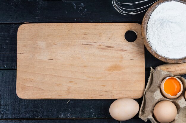 Concept de cuisine Gros plan des ingrédients de base et des ustensiles de cuisine