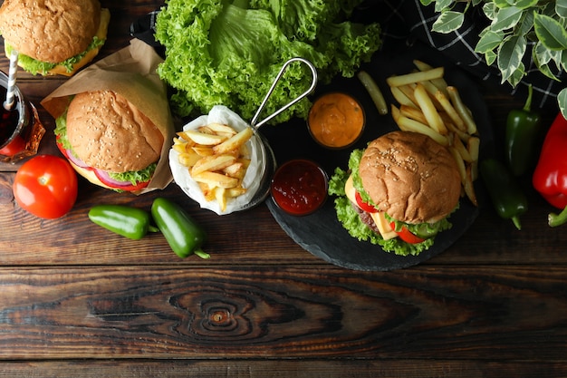 Concept de cuisine savoureuse avec de délicieux hamburgers