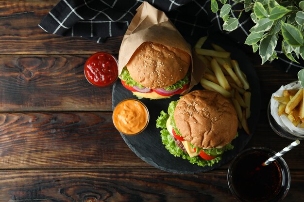 Concept de cuisine savoureuse avec de délicieux hamburgers