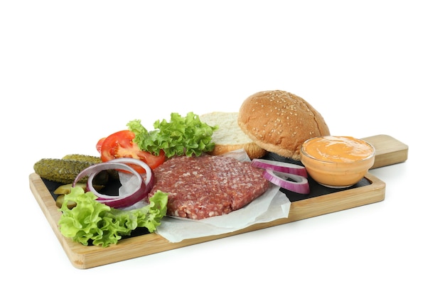 Concept de cuisson burger isolé sur fond blanc