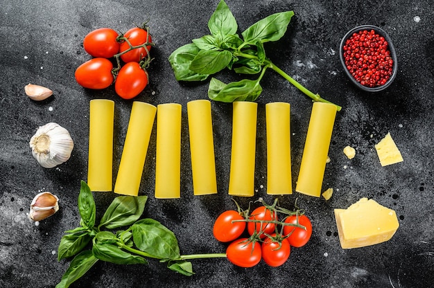 Le concept de cuisson des ingrédients de pâtes cannelloni tomates cerises au basilic